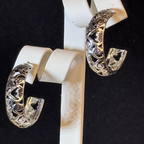 MIXIT Silver Tone Filigree Open Hoop Post Earrings 1 inch - Picture 4 of 11